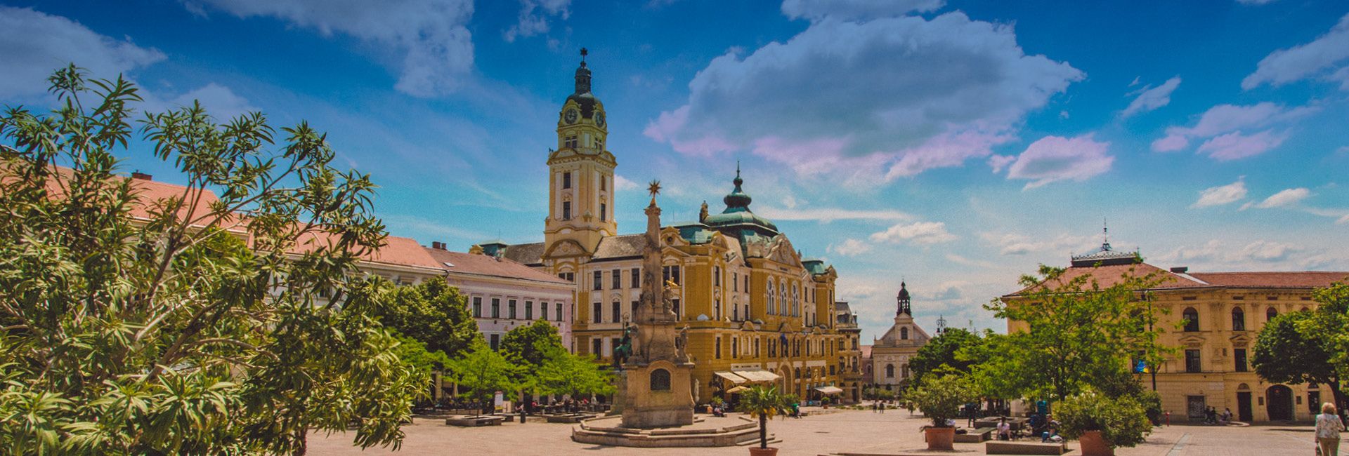 Pécs – Szentháromság szobor Pécs főterén